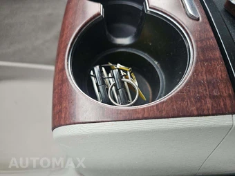 2011 Toyota Sienna XLE 8-Passenger 119.3" WB - miniatura 7