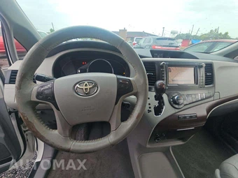 2011 Toyota Sienna XLE 8-Passenger 119.3" WB - miniatura 9