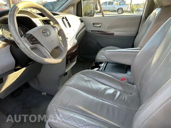 2011 Toyota Sienna XLE 8-Passenger 119.3" WB - miniatura 11