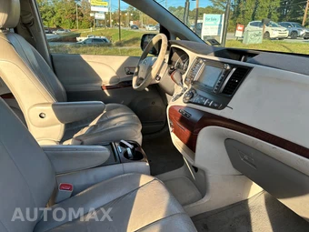 2011 Toyota Sienna XLE 8-Passenger 119.3" WB - miniatura 12