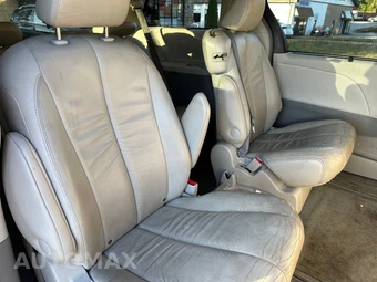 2011 Toyota Sienna XLE 8-Passenger 119.3" WB - miniatura 13