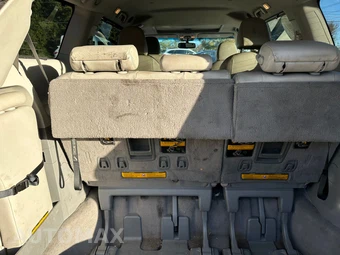 2011 Toyota Sienna XLE 8-Passenger 119.3" WB - miniatura 16