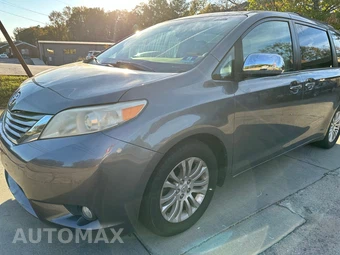2011 Toyota Sienna XLE 8-Passenger 119.3" WB - miniatura 3