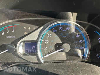 2011 Toyota Sienna XLE 8-Passenger 119.3" WB - miniatura 7