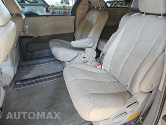 2011 Toyota Sienna XLE 8-Passenger 119.3" WB - miniatura 13