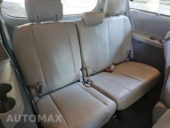 2011 Toyota Sienna XLE 8-Passenger 119.3" WB - miniatura 14