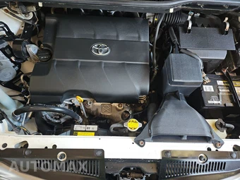 2011 Toyota Sienna XLE 8-Passenger 119.3" WB - miniatura 16