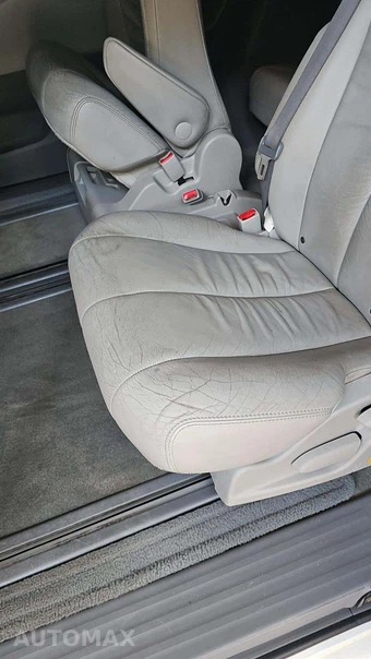 2011 Toyota Sienna XLE 8-Passenger 119.3" WB - miniatura 27