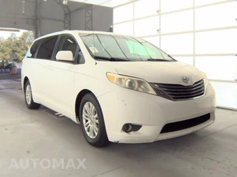 2011 Toyota Sienna XLE 8-Passenger 119.3" WB - miniatura 3