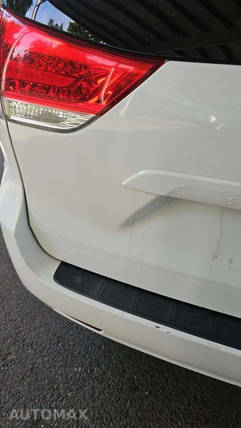 2011 Toyota Sienna XLE 8-Passenger 119.3" WB - miniatura 34