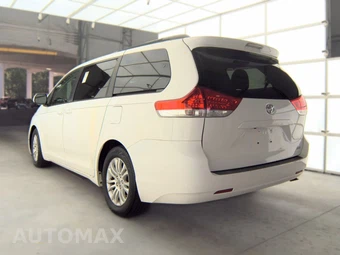 2011 Toyota Sienna XLE 8-Passenger 119.3" WB - miniatura 6