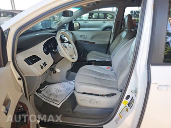 2011 Toyota Sienna XLE 8-Passenger 119.3" WB - miniatura 7