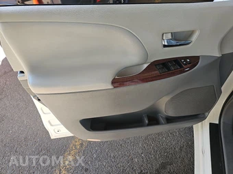 2011 Toyota Sienna XLE 8-Passenger 119.3" WB - miniatura 9