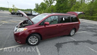 2011 Toyota Sienna XLE 8-Passenger 119.3" WB - miniatura 3