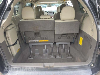 2011 Toyota Sienna XLE 8-Passenger 119.3" WB - miniatura 12