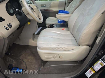 2011 Toyota Sienna XLE 8-Passenger 119.3" WB - miniatura 3