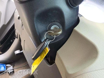 2011 Toyota Sienna XLE 8-Passenger 119.3" WB - miniatura 5