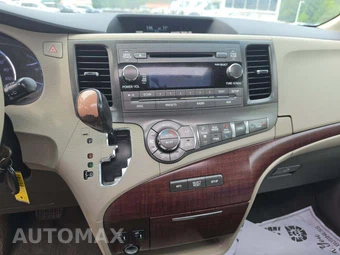 2011 Toyota Sienna XLE 8-Passenger 119.3" WB - miniatura 7