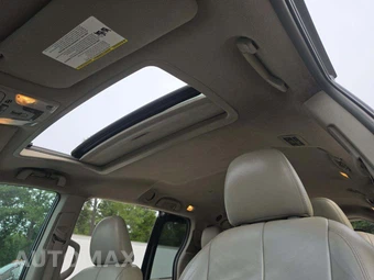 2011 Toyota Sienna XLE 8-Passenger 119.3" WB - miniatura 8
