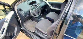 2011 Toyota Yaris Hatchback - miniatura 12