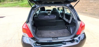 2011 Toyota Yaris Hatchback - miniatura 16