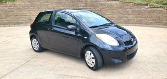2011 Toyota Yaris Hatchback - miniatura 3
