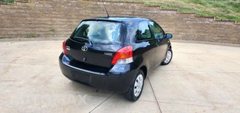 2011 Toyota Yaris Hatchback - miniatura 5