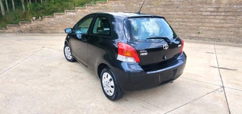 2011 Toyota Yaris Hatchback - miniatura 8
