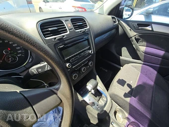 2011 Volkswagen Golf Comfortline Hatchback – miniatura 11