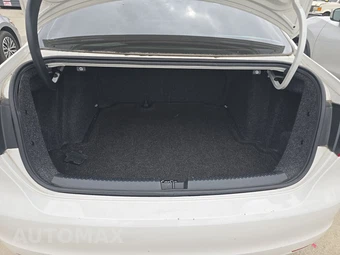 2011 Volkswagen Jetta Sedan S - miniatura 16