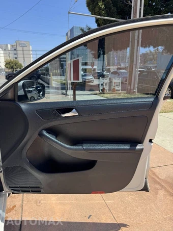 2011 Volkswagen Jetta Sedan SE w/Convenience - miniatura 11