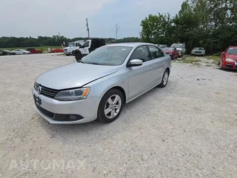 2011 Volkswagen Jetta Sedan TDI w/Navigation