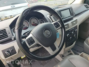 2011 Volkswagen Routan SE w/Rear Seat Entertainment & Navigation 121.2" WB – miniatura 10