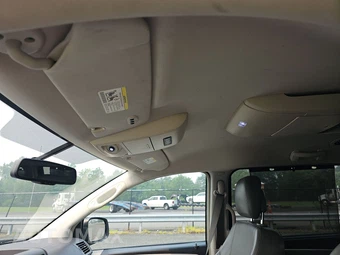 2011 Volkswagen Routan SE w/Rear Seat Entertainment & Navigation 121.2" WB – miniatura 18