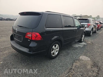 2011 Volkswagen Routan SE w/Rear Seat Entertainment & Navigation 121.2" WB – miniatura 4