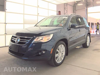2011 Volkswagen Tiguan SE 4MOTION w/Sunroof & Navigation