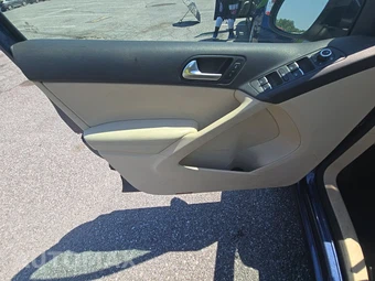 2011 Volkswagen Tiguan SE 4MOTION w/Sunroof & Navigation - miniatura 9