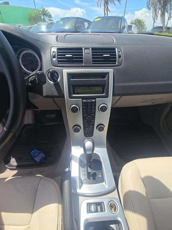 2011 Volvo C70 T5 - miniatura 10