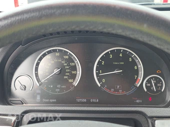 2012 BMW 5 Series Gran Turismo 550i Hatchback – miniatura 12