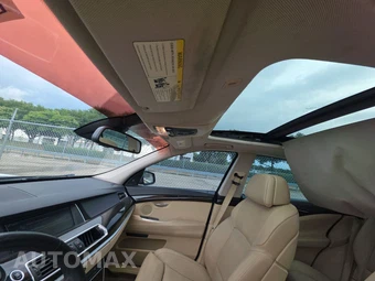 2012 BMW 5 Series Gran Turismo 550i Hatchback – miniatura 17
