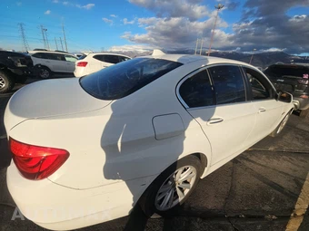 2012 BMW 5 Series Sedan 528i – miniatura 4