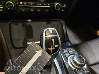 2012 BMW 5 Series Sedan 528i xDrive – miniatura 31