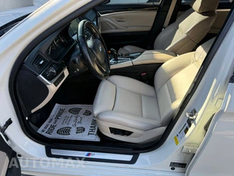 2012 BMW 5 Series Sedan 550i - miniatura 11