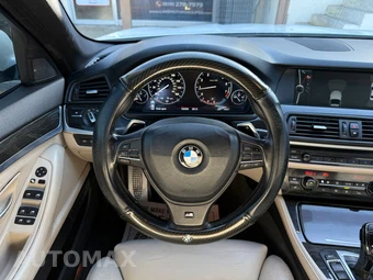 2012 BMW 5 Series Sedan 550i - miniatura 14