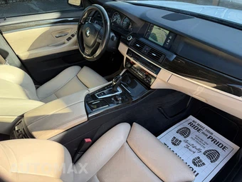 2012 BMW 5 Series Sedan 550i - miniatura 16