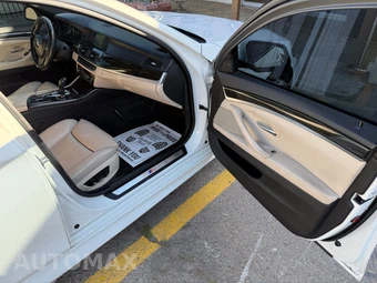 2012 BMW 5 Series Sedan 550i - miniatura 17