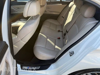 2012 BMW 5 Series Sedan 550i - miniatura 19