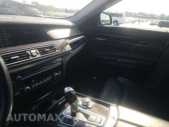 2012 BMW 7 Series Sedan 750i - miniatura 11