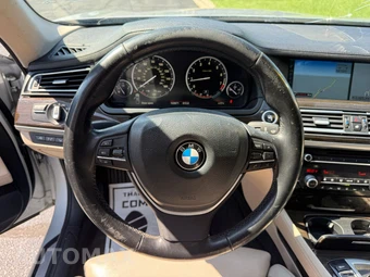 2012 BMW 7 Series Sedan 750Li - miniatura 12