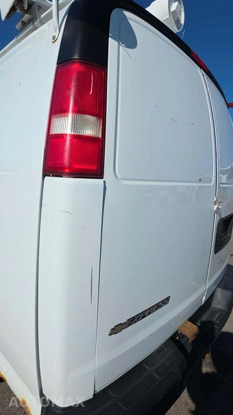 2012 Chevrolet Express 2500 Cargo Van 1WT 135.0" WB – miniatura 17